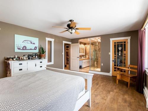 59512 Rge Rd 33, Rural Barrhead County, AB - Indoor Photo Showing Bedroom