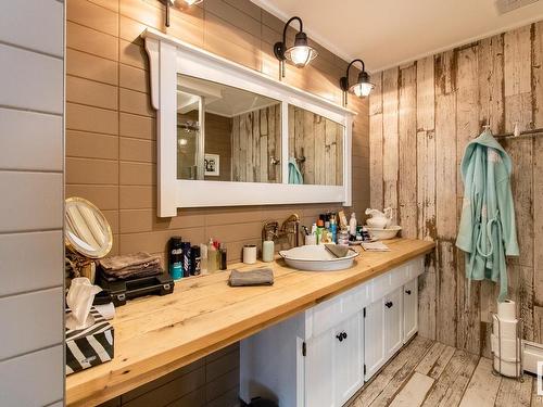 59512 Rge Rd 33, Rural Barrhead County, AB - Indoor Photo Showing Bathroom