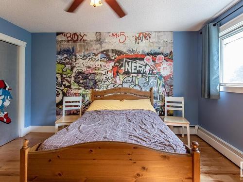 59512 Rge Rd 33, Rural Barrhead County, AB - Indoor Photo Showing Bedroom