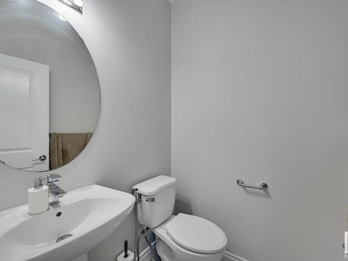 9325 Cooper Bend, Edmonton, AB - Indoor Photo Showing Bathroom