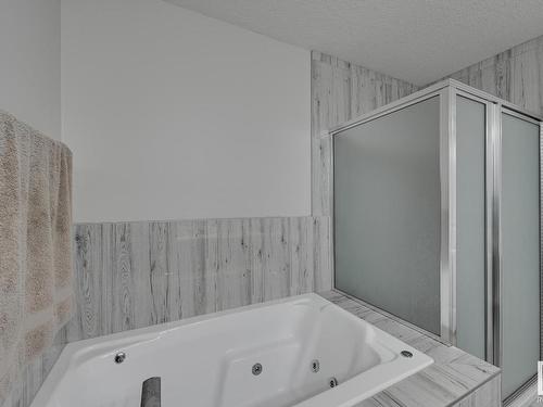 9325 Cooper Bend, Edmonton, AB - Indoor Photo Showing Bathroom