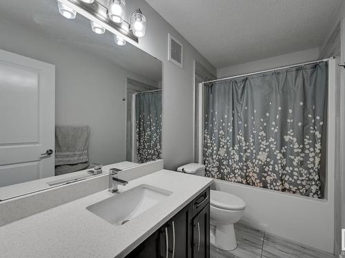 9325 Cooper Bend, Edmonton, AB - Indoor Photo Showing Bathroom