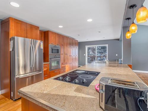 3 Zahar Drive, Rural Sturgeon County, AB - Indoor Photo Showing Kitchen