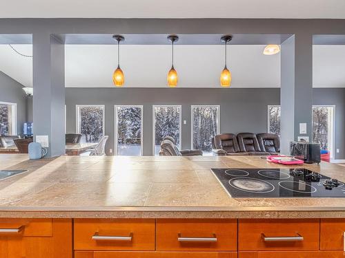 3 Zahar Drive, Rural Sturgeon County, AB - Indoor Photo Showing Kitchen