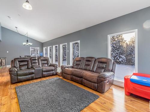 3 Zahar Drive, Rural Sturgeon County, AB - Indoor Photo Showing Living Room