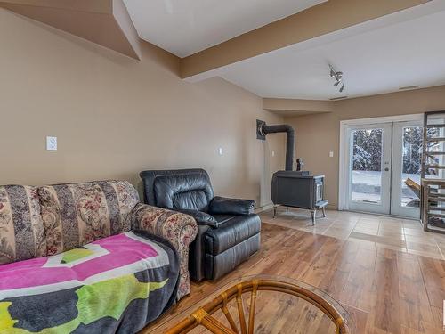 3 Zahar Drive, Rural Sturgeon County, AB - Indoor Photo Showing Living Room