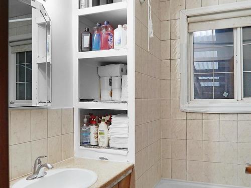 8004 130 Avenue, Edmonton, AB - Indoor Photo Showing Bathroom