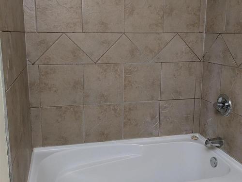 203 10720 84 Avenue, Edmonton, AB - Indoor Photo Showing Bathroom