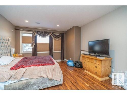 37 1225 Wanyandi Road, Edmonton, AB - Indoor Photo Showing Bedroom