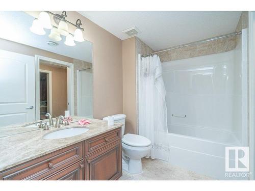 37 1225 Wanyandi Road, Edmonton, AB - Indoor Photo Showing Bathroom