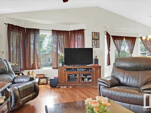 4610 47 Avenue, Redwater, AB - Indoor Photo Showing Living Room