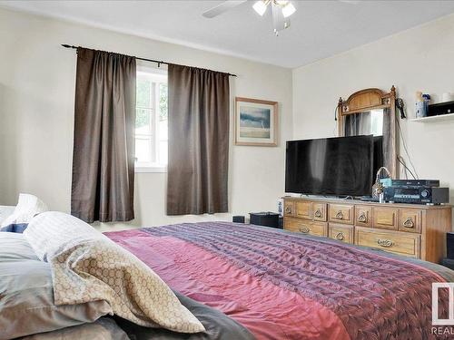 4610 47 Avenue, Redwater, AB - Indoor Photo Showing Bedroom