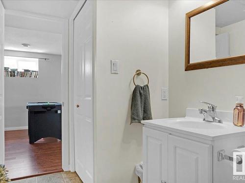 4610 47 Avenue, Redwater, AB - Indoor Photo Showing Bathroom