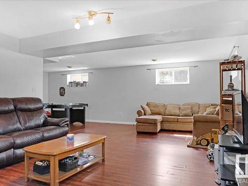 4610 47 Avenue, Redwater, AB - Indoor Photo Showing Living Room