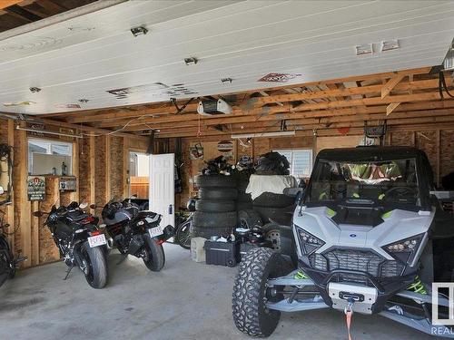 4610 47 Avenue, Redwater, AB - Indoor Photo Showing Garage