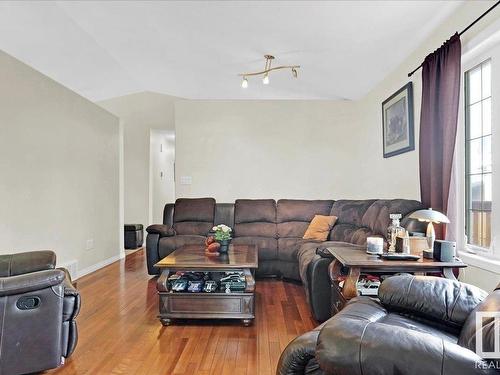 4610 47 Avenue, Redwater, AB - Indoor Photo Showing Living Room