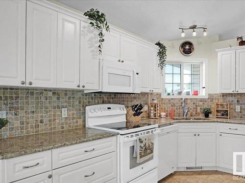 4610 47 Avenue, Redwater, AB - Indoor Photo Showing Kitchen