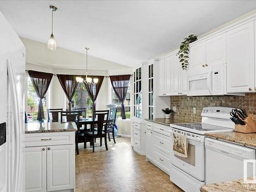 4610 47 Avenue, Redwater, AB - Indoor Photo Showing Kitchen