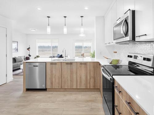 3404 169 Street, Edmonton, AB - Indoor Photo Showing Kitchen With Upgraded Kitchen