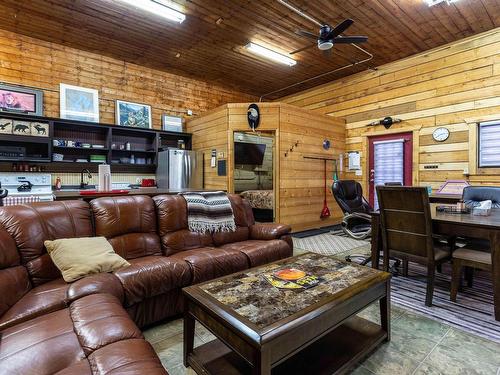 270002 Twp Rd 472A Ne, Rural Wetaskiwin County, AB - Indoor Photo Showing Living Room