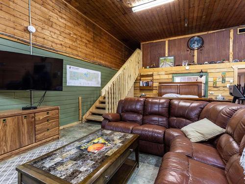 270002 Twp Rd 472A Ne, Rural Wetaskiwin County, AB - Indoor Photo Showing Living Room