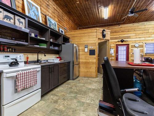 270002 Twp Rd 472A Ne, Rural Wetaskiwin County, AB - Indoor Photo Showing Kitchen