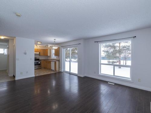 121 12050 17 Avenue, Edmonton, AB - Indoor Photo Showing Living Room