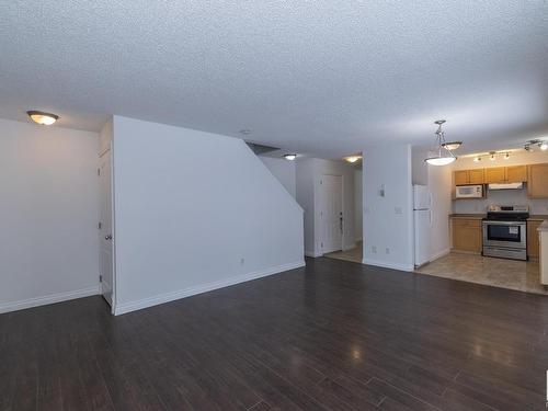 121 12050 17 Avenue, Edmonton, AB - Indoor Photo Showing Kitchen