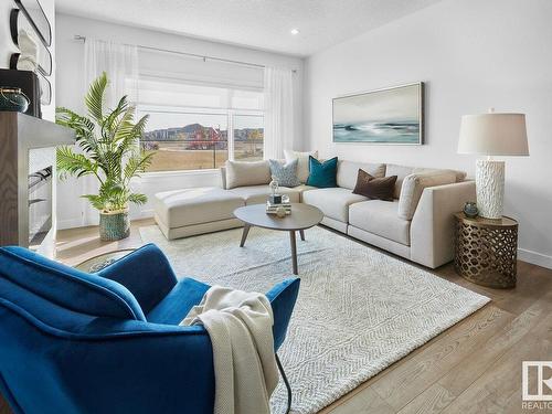 16808 33 Avenue, Edmonton, AB - Indoor Photo Showing Living Room