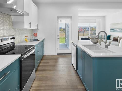 16808 33 Avenue, Edmonton, AB - Indoor Photo Showing Kitchen With Upgraded Kitchen