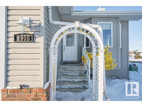 4 4908 43 Street, Legal, AB - Outdoor