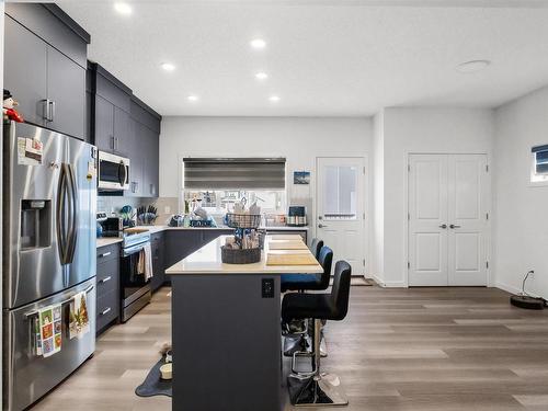 2831 152 Avenue Nw, Edmonton, AB - Indoor Photo Showing Kitchen With Upgraded Kitchen