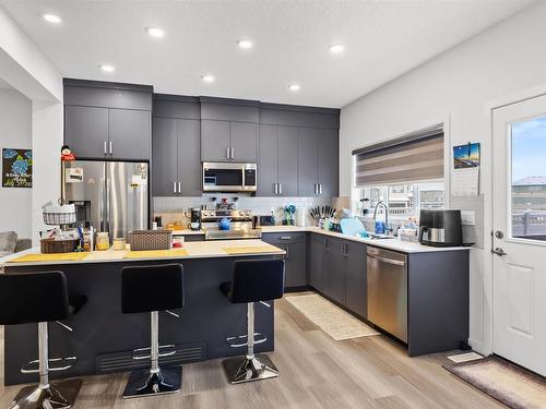 2831 152 Avenue Nw, Edmonton, AB - Indoor Photo Showing Kitchen With Upgraded Kitchen