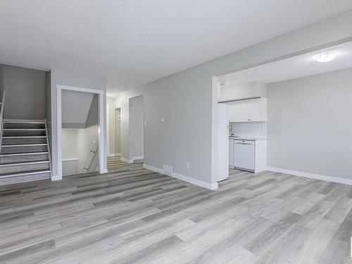 204 Centennial Court Nw, Edmonton, AB - Indoor Photo Showing Kitchen