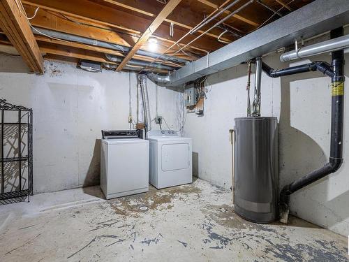 204 Centennial Court Nw, Edmonton, AB - Indoor Photo Showing Laundry Room