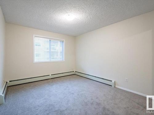 10511 42 Avenue, Edmonton, AB - Indoor Photo Showing Other Room