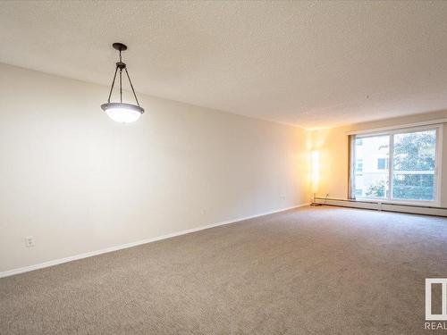 10511 42 Avenue, Edmonton, AB - Indoor Photo Showing Other Room