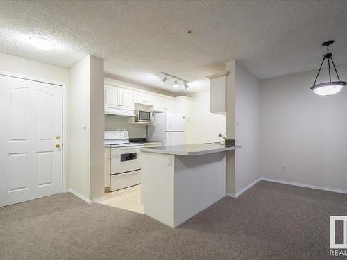 10511 42 Avenue, Edmonton, AB - Indoor Photo Showing Kitchen