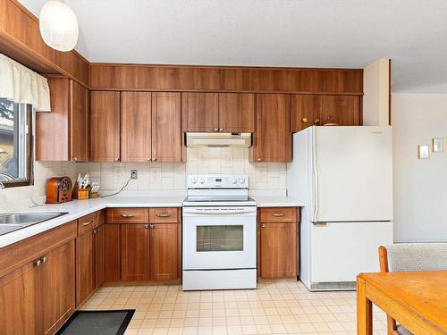 400 Lee Ridge Road, Edmonton, AB - Indoor Photo Showing Kitchen