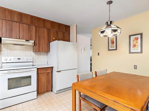 400 Lee Ridge Road, Edmonton, AB - Indoor Photo Showing Kitchen