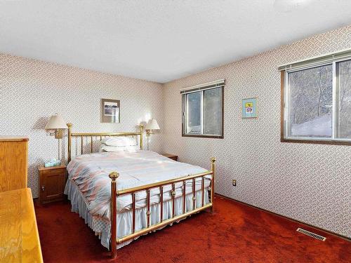 400 Lee Ridge Road, Edmonton, AB - Indoor Photo Showing Bedroom