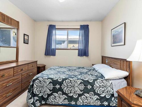 400 Lee Ridge Road, Edmonton, AB - Indoor Photo Showing Bedroom