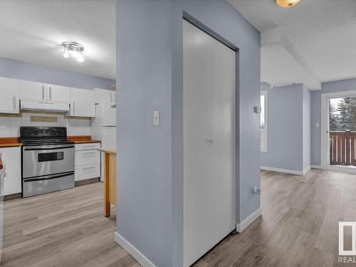 658 Lakewood Road, Edmonton, AB - Indoor Photo Showing Kitchen