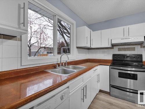 658 Lakewood Road, Edmonton, AB - Indoor Photo Showing Kitchen With Double Sink