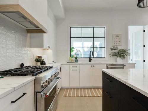 8105 144 Street, Edmonton, AB - Indoor Photo Showing Kitchen With Upgraded Kitchen