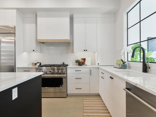 8105 144 Street, Edmonton, AB - Indoor Photo Showing Kitchen With Upgraded Kitchen