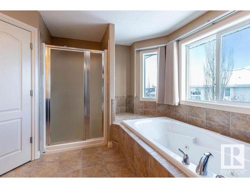 1021 Downey Way, Edmonton, AB - Indoor Photo Showing Bathroom