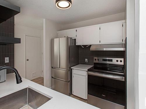 307 11307 99 Avenue, Edmonton, AB - Indoor Photo Showing Kitchen