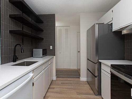 307 11307 99 Avenue, Edmonton, AB - Indoor Photo Showing Kitchen