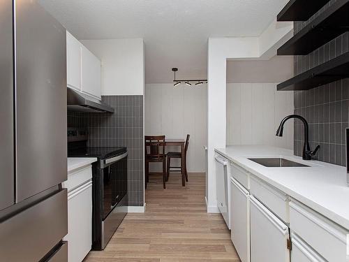 307 11307 99 Avenue, Edmonton, AB - Indoor Photo Showing Kitchen